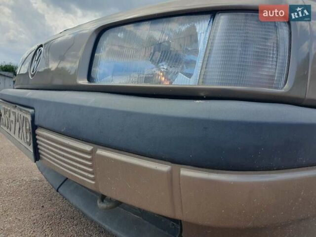 Бежевий Фольксваген Пассат, об'ємом двигуна 2 л та пробігом 300 тис. км за 1300 $, фото 12 на Automoto.ua