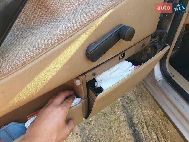 Бежевий Фольксваген Пассат, об'ємом двигуна 2 л та пробігом 300 тис. км за 1300 $, фото 30 на Automoto.ua