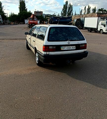 Бежевый Фольксваген Пассат, объемом двигателя 1.9 л и пробегом 200 тыс. км за 2500 $, фото 3 на Automoto.ua