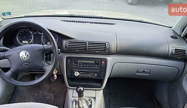 Бежевый Фольксваген Пассат, объемом двигателя 2 л и пробегом 313 тыс. км за 5800 $, фото 16 на Automoto.ua