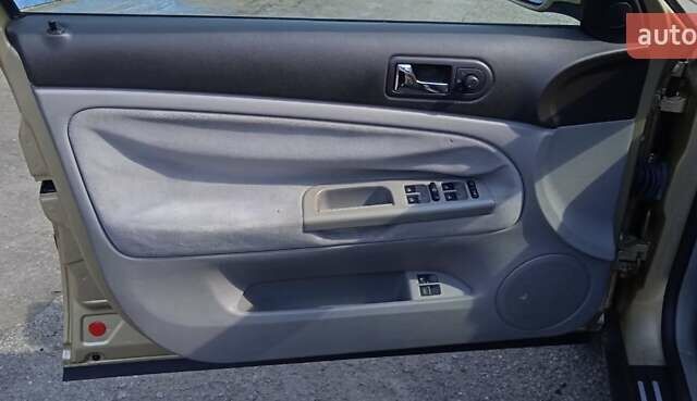 Бежевый Фольксваген Пассат, объемом двигателя 2 л и пробегом 313 тыс. км за 5800 $, фото 13 на Automoto.ua