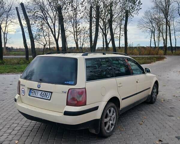 Фольксваген Пассат 2004 в Гниване на Automoto.ua Бежевый Фольксваген Пассат, объемом двигателя 1.9 л и пробегом 320 тыс. км за 1600 $, фото 13 на Automoto.ua