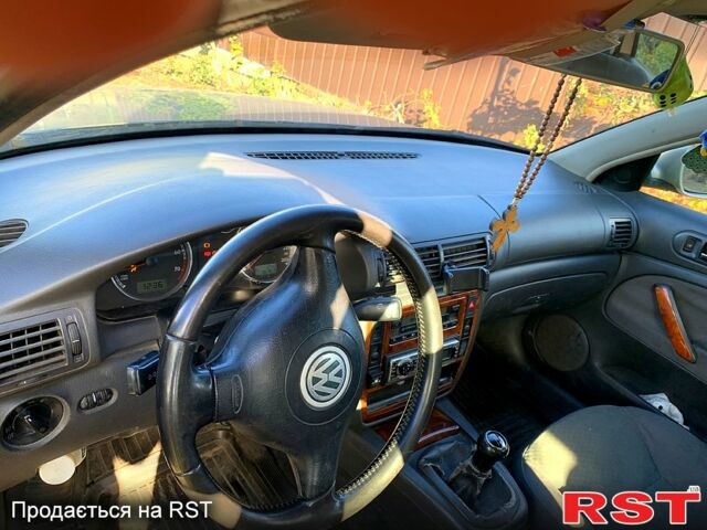 Бежевий Фольксваген Пассат, об'ємом двигуна 2 л та пробігом 300 тис. км за 4000 $, фото 2 на Automoto.ua