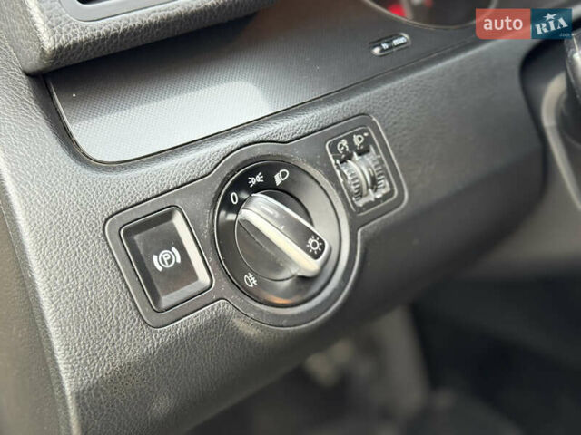 Бежевый Фольксваген Пассат, объемом двигателя 2 л и пробегом 217 тыс. км за 6300 $, фото 12 на Automoto.ua