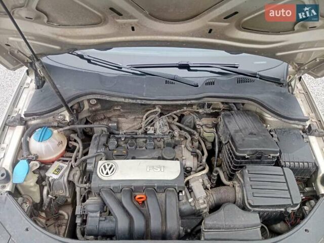 Бежевый Фольксваген Пассат, объемом двигателя 2 л и пробегом 217 тыс. км за 6500 $, фото 8 на Automoto.ua