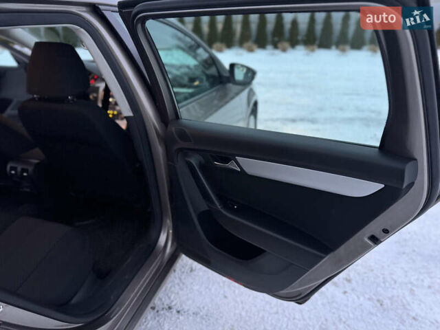 Бежевий Фольксваген Пассат, об'ємом двигуна 1.97 л та пробігом 267 тис. км за 9999 $, фото 14 на Automoto.ua