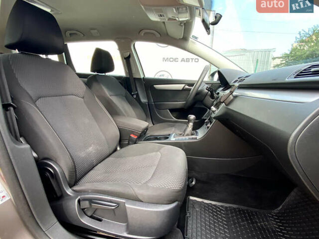 Бежевый Фольксваген Пассат, объемом двигателя 1.97 л и пробегом 246 тыс. км за 9999 $, фото 14 на Automoto.ua