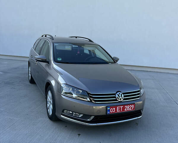 Бежевый Фольксваген Пассат, объемом двигателя 1.8 л и пробегом 214 тыс. км за 9600 $, фото 2 на Automoto.ua