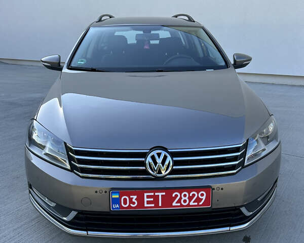 Бежевый Фольксваген Пассат, объемом двигателя 1.8 л и пробегом 214 тыс. км за 9600 $, фото 3 на Automoto.ua