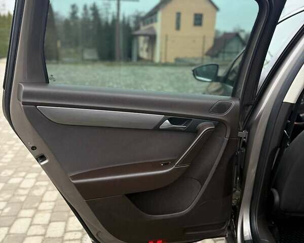Бежевий Фольксваген Пассат, об'ємом двигуна 2 л та пробігом 230 тис. км за 9400 $, фото 17 на Automoto.ua