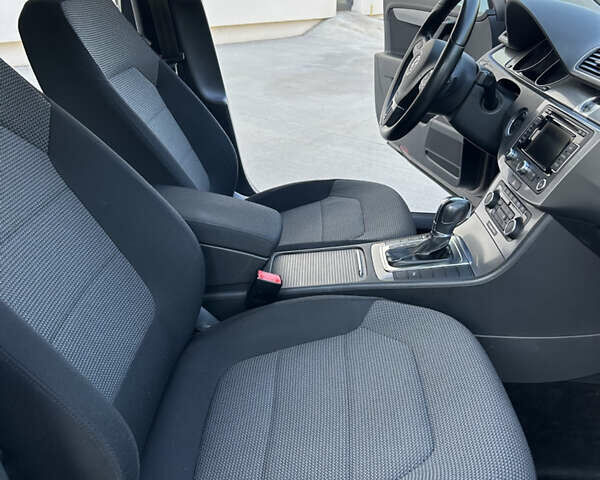 Бежевый Фольксваген Пассат, объемом двигателя 1.8 л и пробегом 214 тыс. км за 9600 $, фото 28 на Automoto.ua