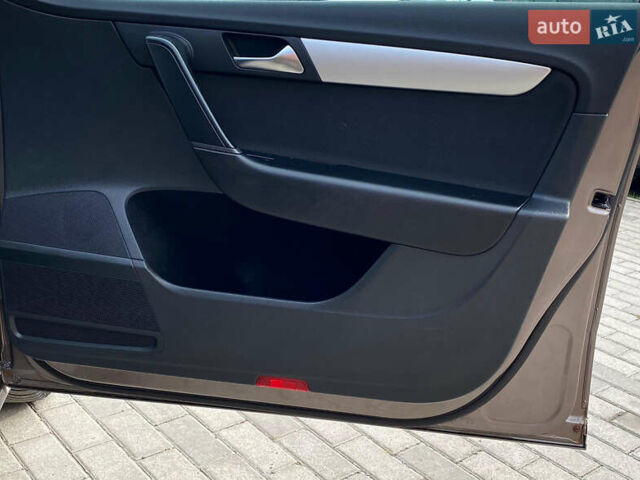 Бежевый Фольксваген Пассат, объемом двигателя 1.97 л и пробегом 246 тыс. км за 9999 $, фото 18 на Automoto.ua