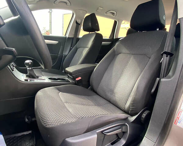 Бежевый Фольксваген Пассат, объемом двигателя 1.97 л и пробегом 246 тыс. км за 9999 $, фото 16 на Automoto.ua