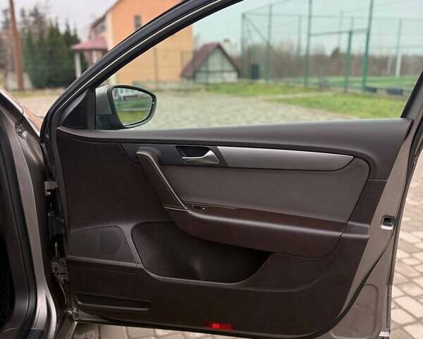 Бежевий Фольксваген Пассат, об'ємом двигуна 2 л та пробігом 230 тис. км за 9400 $, фото 15 на Automoto.ua