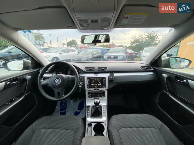 Бежевый Фольксваген Пассат, объемом двигателя 1.97 л и пробегом 246 тыс. км за 9999 $, фото 13 на Automoto.ua