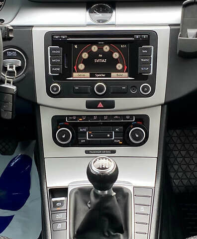 Бежевый Фольксваген Пассат, объемом двигателя 1.97 л и пробегом 246 тыс. км за 9999 $, фото 11 на Automoto.ua