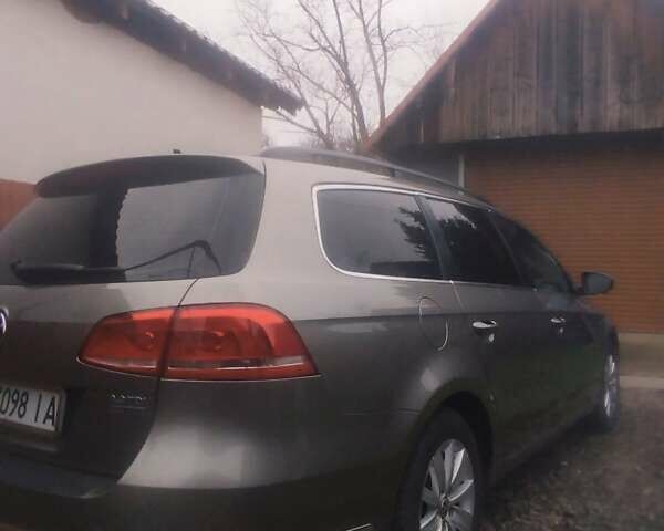 Бежевий Фольксваген Пассат, об'ємом двигуна 2 л та пробігом 243 тис. км за 10900 $, фото 10 на Automoto.ua