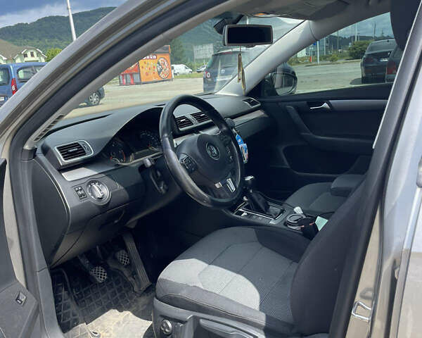 Бежевый Фольксваген Пассат, объемом двигателя 1.6 л и пробегом 330 тыс. км за 8200 $, фото 3 на Automoto.ua