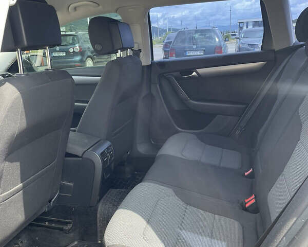 Бежевый Фольксваген Пассат, объемом двигателя 1.6 л и пробегом 330 тыс. км за 8200 $, фото 4 на Automoto.ua