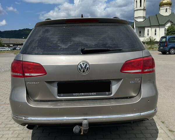 Бежевый Фольксваген Пассат, объемом двигателя 1.6 л и пробегом 330 тыс. км за 8200 $, фото 1 на Automoto.ua