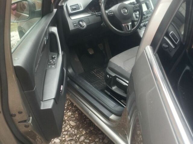 Бежевый Фольксваген Пассат, объемом двигателя 2 л и пробегом 243 тыс. км за 11114 $, фото 1 на Automoto.ua