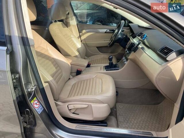 Бежевый Фольксваген Пассат, объемом двигателя 1.97 л и пробегом 334 тыс. км за 10600 $, фото 25 на Automoto.ua