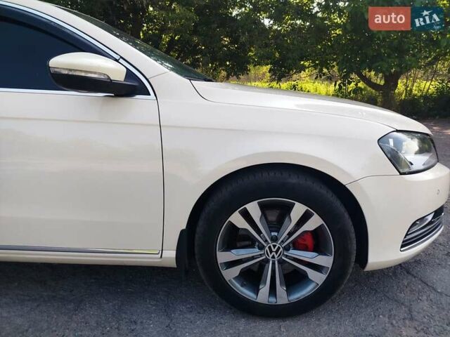 Бежевый Фольксваген Пассат, объемом двигателя 2 л и пробегом 420 тыс. км за 10300 $, фото 3 на Automoto.ua