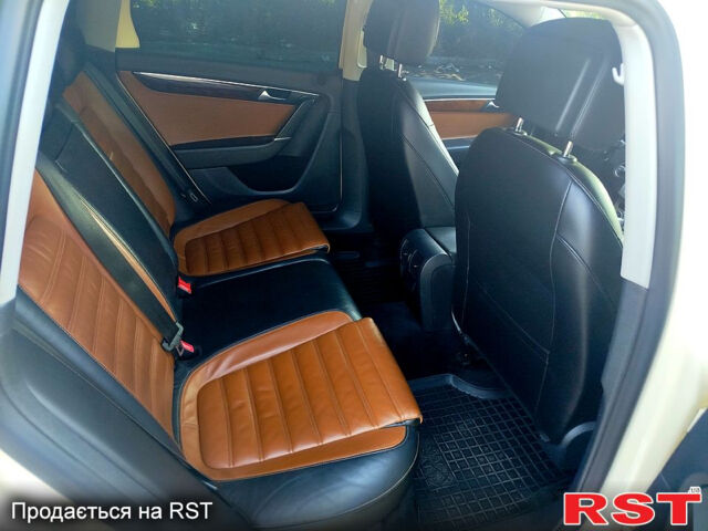 Бежевый Фольксваген Пассат, объемом двигателя 2 л и пробегом 420 тыс. км за 10500 $, фото 9 на Automoto.ua