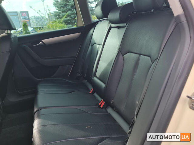 Бежевый Фольксваген Пассат, объемом двигателя 2 л и пробегом 275 тыс. км за 10500 $, фото 15 на Automoto.ua