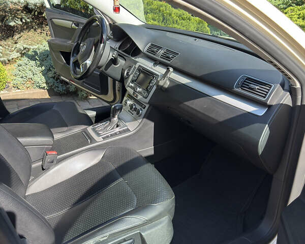 Бежевий Фольксваген Пассат, об'ємом двигуна 2 л та пробігом 284 тис. км за 9800 $, фото 18 на Automoto.ua