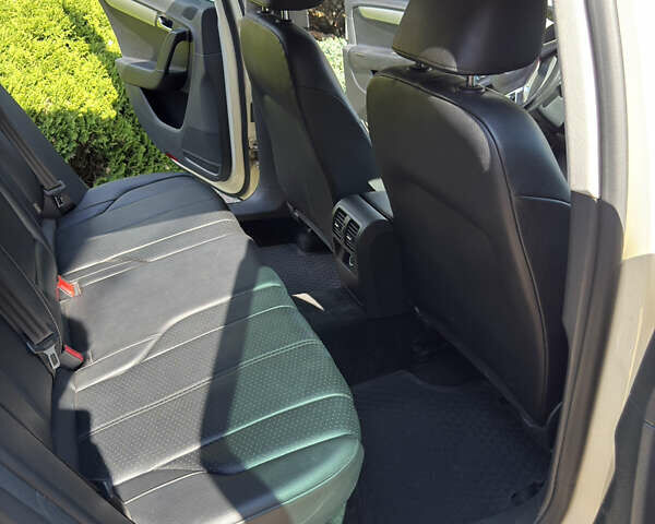 Бежевий Фольксваген Пассат, об'ємом двигуна 2 л та пробігом 284 тис. км за 9800 $, фото 19 на Automoto.ua