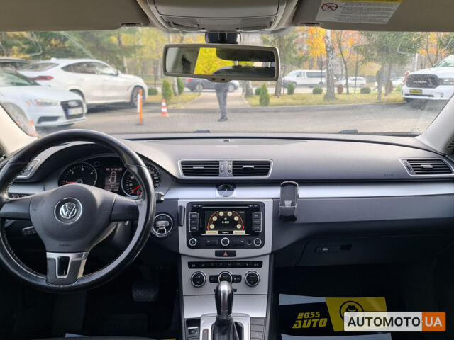 Бежевый Фольксваген Пассат, объемом двигателя 2 л и пробегом 275 тыс. км за 10500 $, фото 14 на Automoto.ua