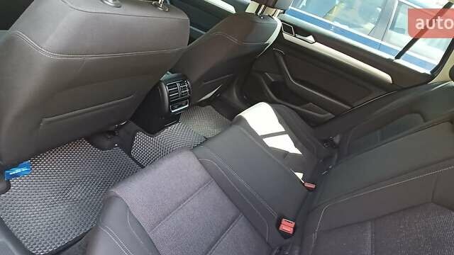 Бежевый Фольксваген Пассат, объемом двигателя 1.6 л и пробегом 247 тыс. км за 13400 $, фото 12 на Automoto.ua