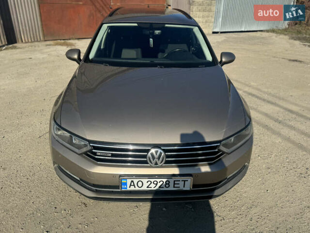 Бежевый Фольксваген Пассат, объемом двигателя 1.6 л и пробегом 300 тыс. км за 12000 $, фото 5 на Automoto.ua