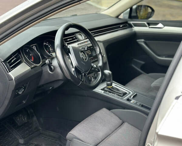 Бежевий Фольксваген Пассат, об'ємом двигуна 2 л та пробігом 265 тис. км за 13200 $, фото 9 на Automoto.ua