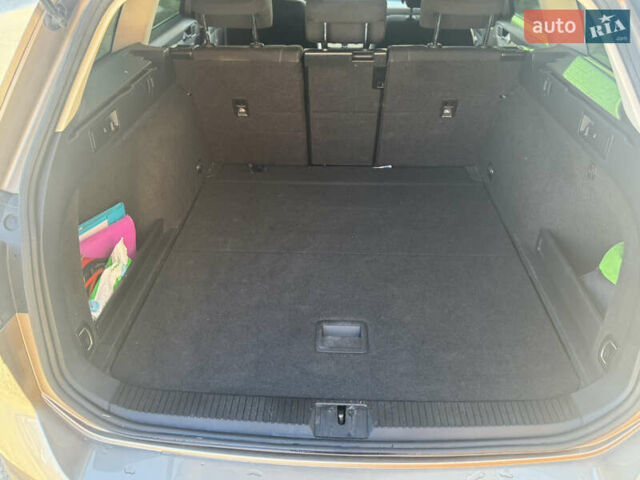 Бежевый Фольксваген Пассат, объемом двигателя 1.6 л и пробегом 300 тыс. км за 12000 $, фото 4 на Automoto.ua