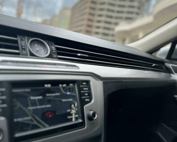 Бежевий Фольксваген Пассат, об'ємом двигуна 2 л та пробігом 265 тис. км за 13200 $, фото 17 на Automoto.ua
