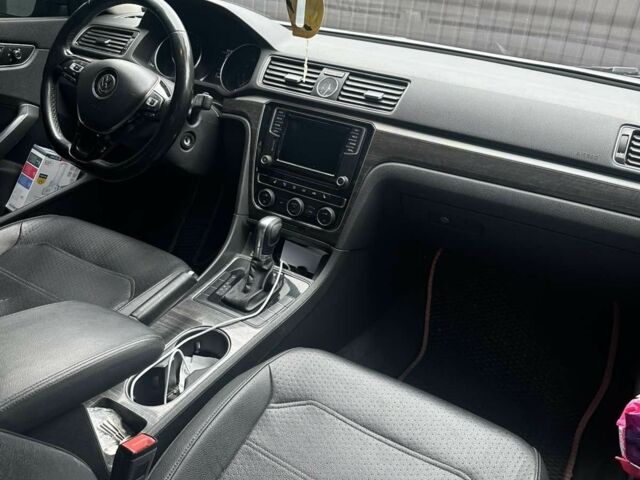 Бежевий Фольксваген Пассат, об'ємом двигуна 1.8 л та пробігом 179 тис. км за 12300 $, фото 11 на Automoto.ua