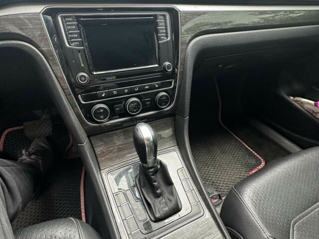 Бежевий Фольксваген Пассат, об'ємом двигуна 1.8 л та пробігом 179 тис. км за 12300 $, фото 7 на Automoto.ua