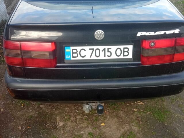 Черный Фольксваген Пассат, объемом двигателя 1.8 л и пробегом 381 тыс. км за 2142 $, фото 4 на Automoto.ua