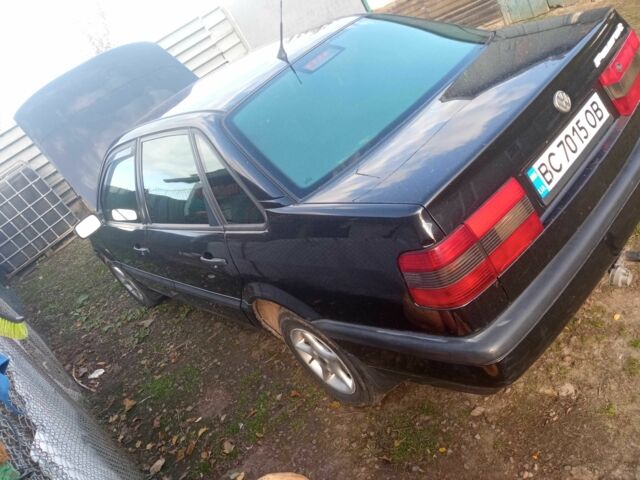 Черный Фольксваген Пассат, объемом двигателя 1.8 л и пробегом 381 тыс. км за 2142 $, фото 1 на Automoto.ua