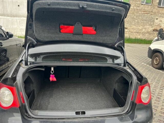 Черный Фольксваген Пассат, объемом двигателя 1.8 л и пробегом 250 тыс. км за 6900 $, фото 2 на Automoto.ua