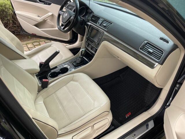 Черный Фольксваген Пассат, объемом двигателя 1.8 л и пробегом 149 тыс. км за 11700 $, фото 6 на Automoto.ua