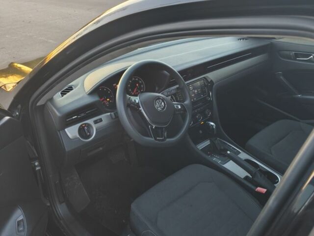 Чорний Фольксваген Пассат, об'ємом двигуна 2 л та пробігом 145 тис. км за 19500 $, фото 5 на Automoto.ua