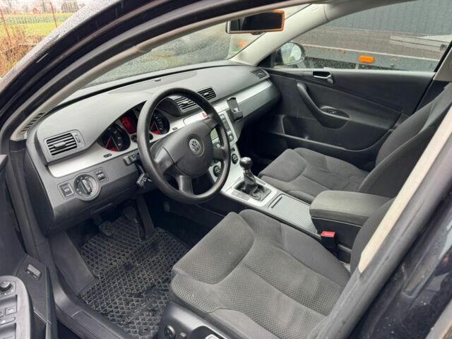 Черный Фольксваген Пассат, объемом двигателя 1.6 л и пробегом 208 тыс. км за 6550 $, фото 6 на Automoto.ua