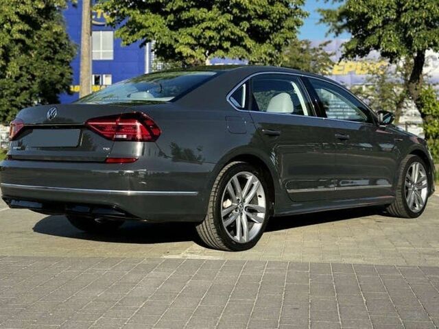 Черный Фольксваген Пассат, объемом двигателя 1.8 л и пробегом 95 тыс. км за 10000 $, фото 3 на Automoto.ua