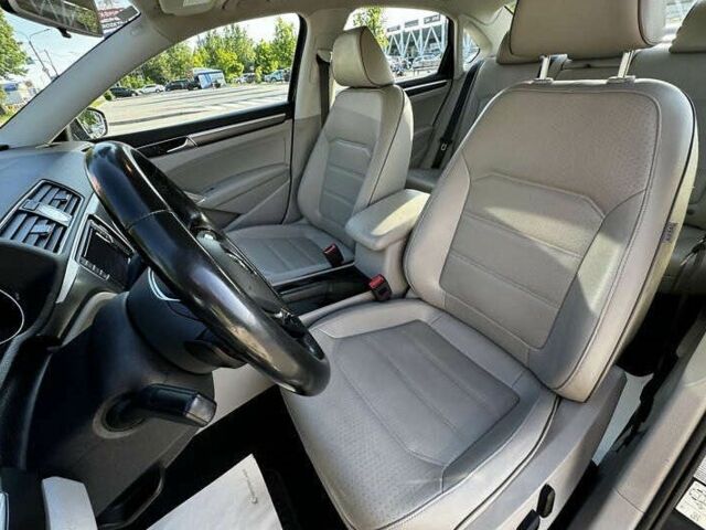 Черный Фольксваген Пассат, объемом двигателя 1.8 л и пробегом 95 тыс. км за 10000 $, фото 2 на Automoto.ua