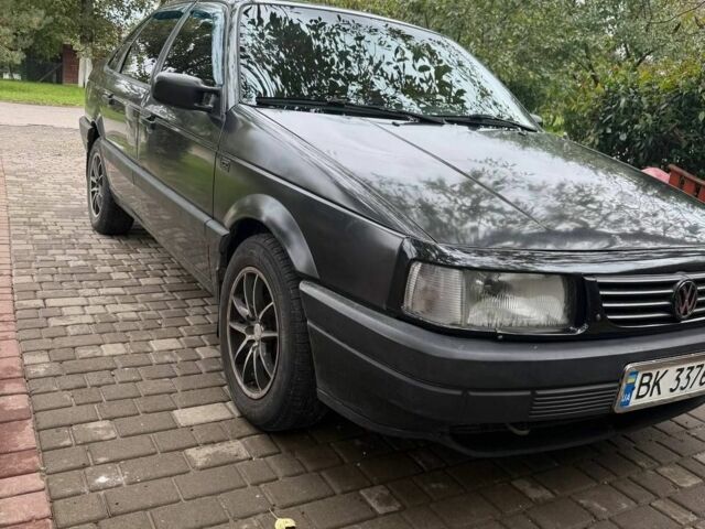 Черный Фольксваген Пассат, объемом двигателя 1.8 л и пробегом 350 тыс. км за 1800 $, фото 3 на Automoto.ua