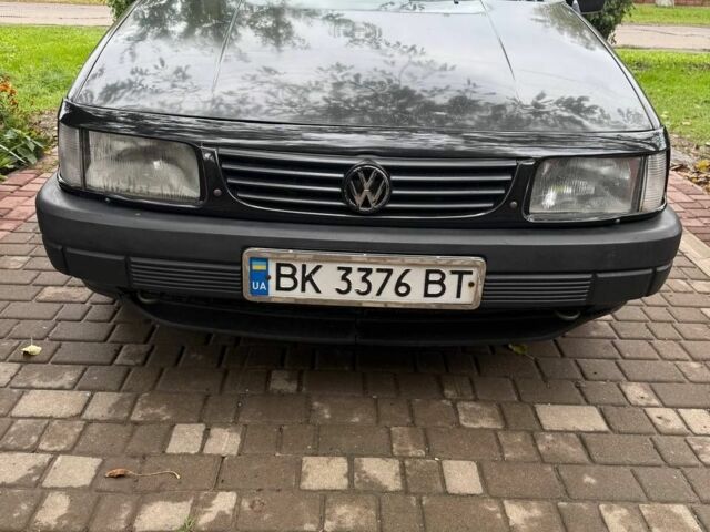 Черный Фольксваген Пассат, объемом двигателя 1.8 л и пробегом 350 тыс. км за 1800 $, фото 7 на Automoto.ua