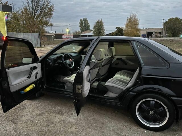 Черный Фольксваген Пассат, объемом двигателя 0 л и пробегом 350 тыс. км за 2500 $, фото 4 на Automoto.ua